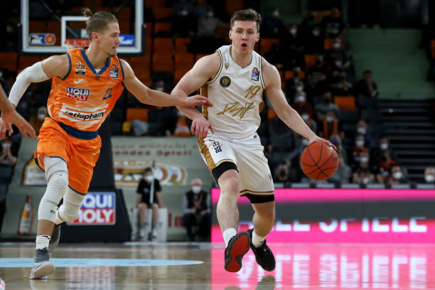 自其他民族 自其他民族