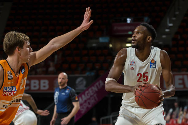 打破由阿兰 打破由阿兰